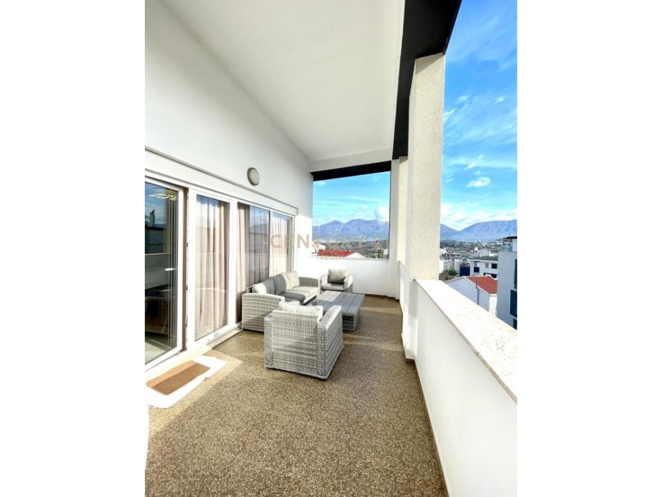 Tirane, jepet me qera apartament 3+1+2 me post parkimi Kati 4, 175 m² 1.300 € (Liqeni i Thate)