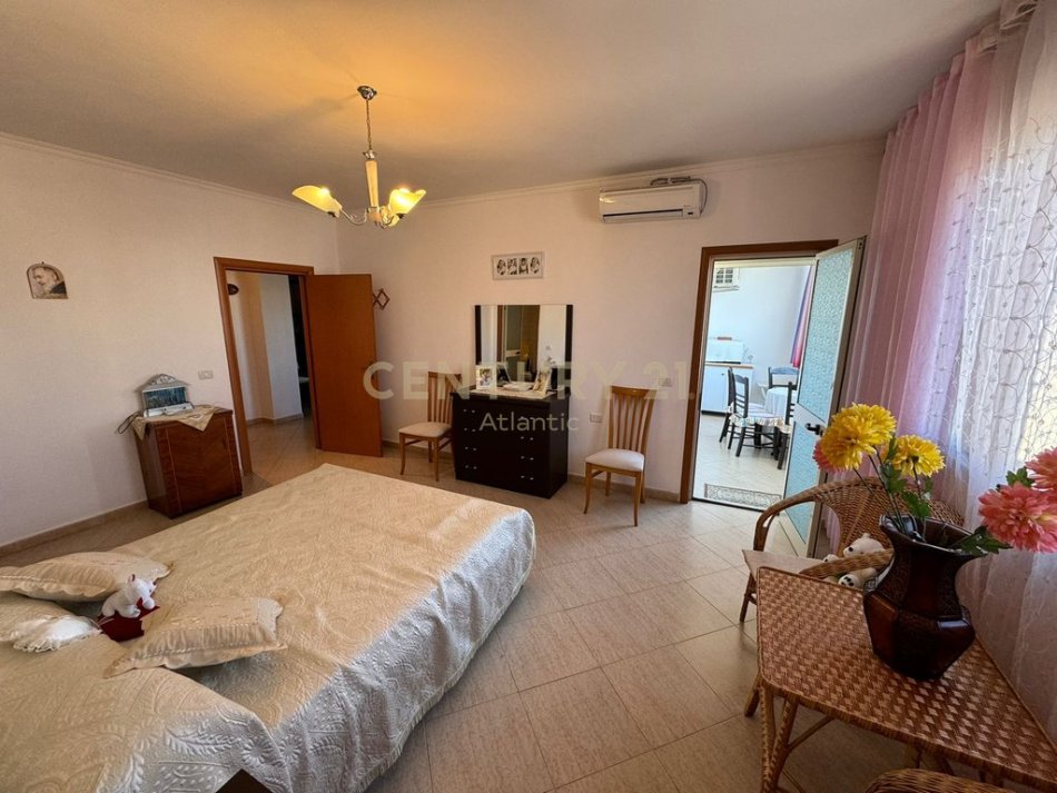 Durres, jepet me qera apartament 2+1+Ballkon Kati 9, 117 m² 500 € (Durres Pran Flagship Center)