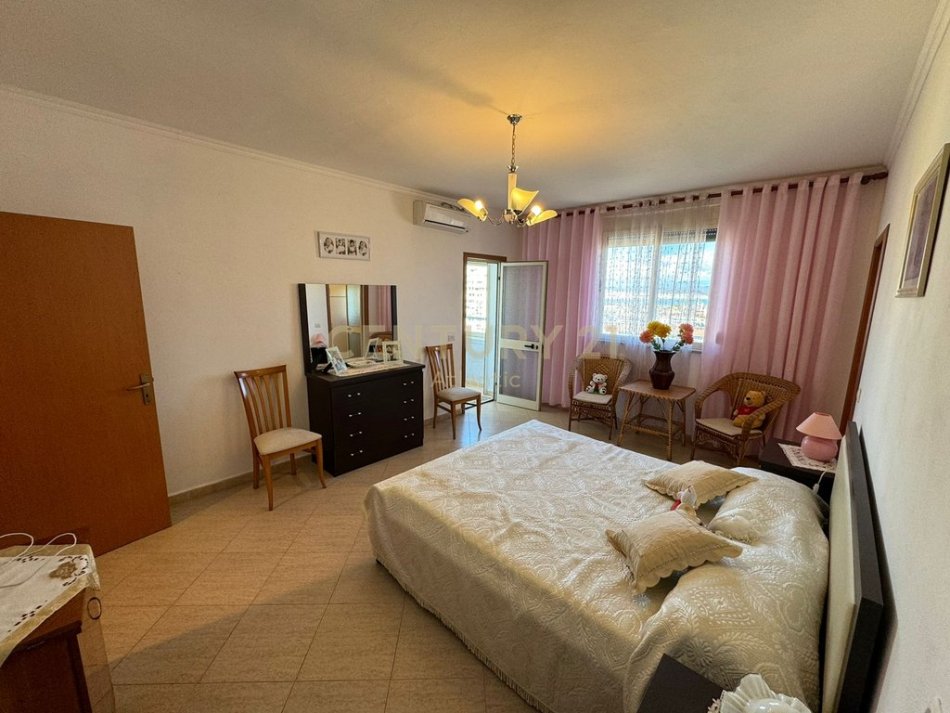 Durres, jepet me qera apartament 2+1+Ballkon Kati 9, 117 m² 500 € (Durres Pran Flagship Center)