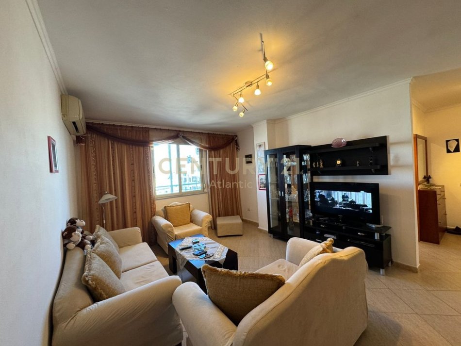 Durres, jepet me qera apartament 2+1+Ballkon Kati 9, 117 m² 500 € (Durres Pran Flagship Center)