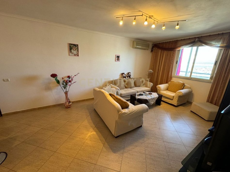 Durres, jepet me qera apartament 2+1+Ballkon Kati 9, 117 m² 500 € (Durres Pran Flagship Center)
