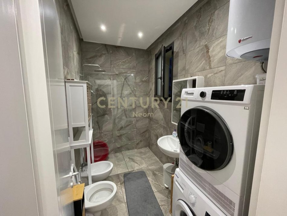 Tirane, jepet me qera apartament 2+1 Kati 3, 115 m² 1.500 € (RRUGA E KOSOVARËVE)