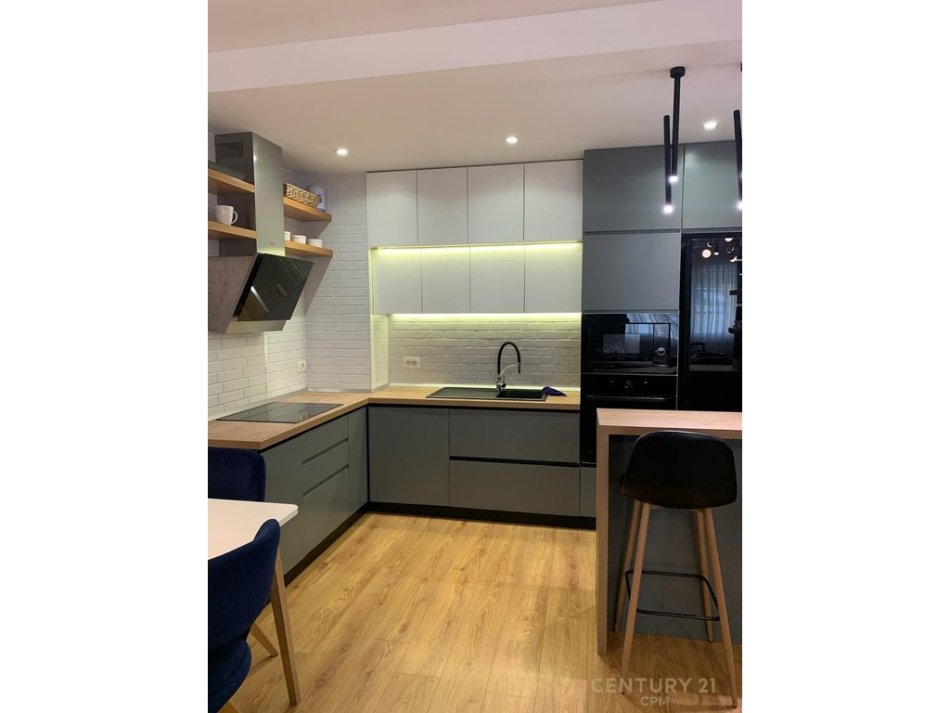 Tirane, jepet me qera apartament 2+1 Kati 4, 110 m² 800 € 