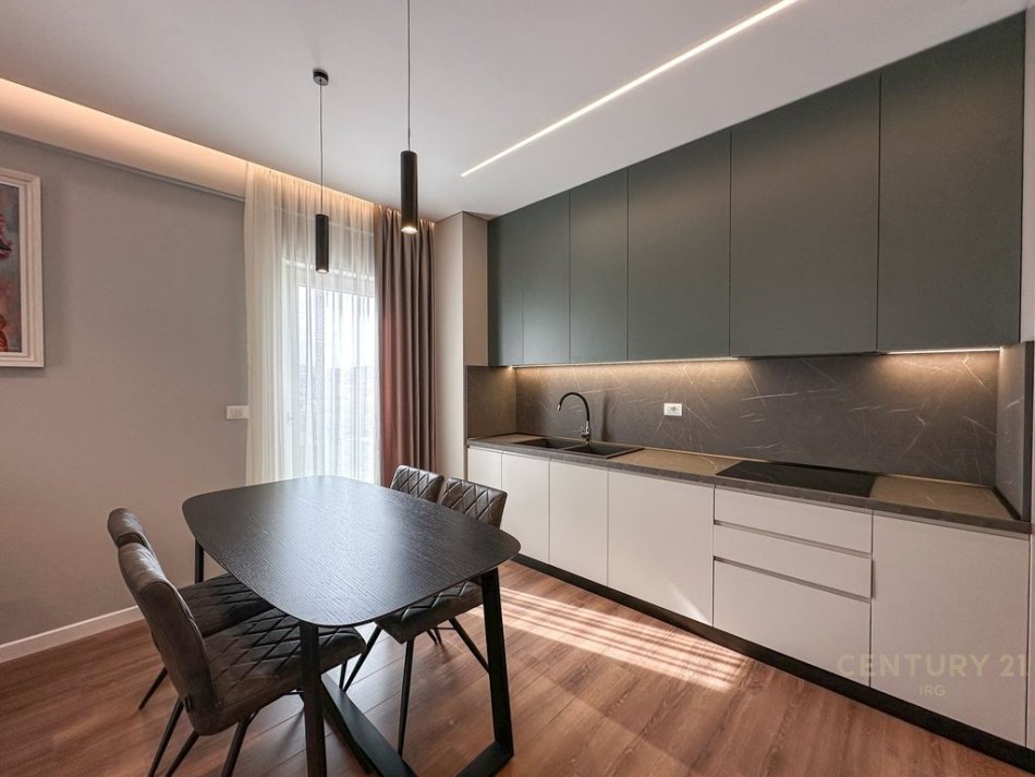Tirane, jepet me qera apartament 2+1 , 102 m² (Foleja e Gjelber, Zogu i Zi)