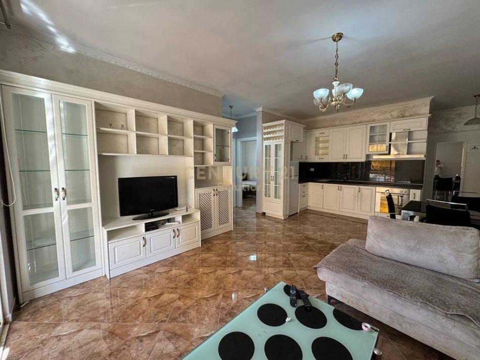 Tirane, jepet me qera apartament 2+1 Kati 4, 100 m² 550 € 