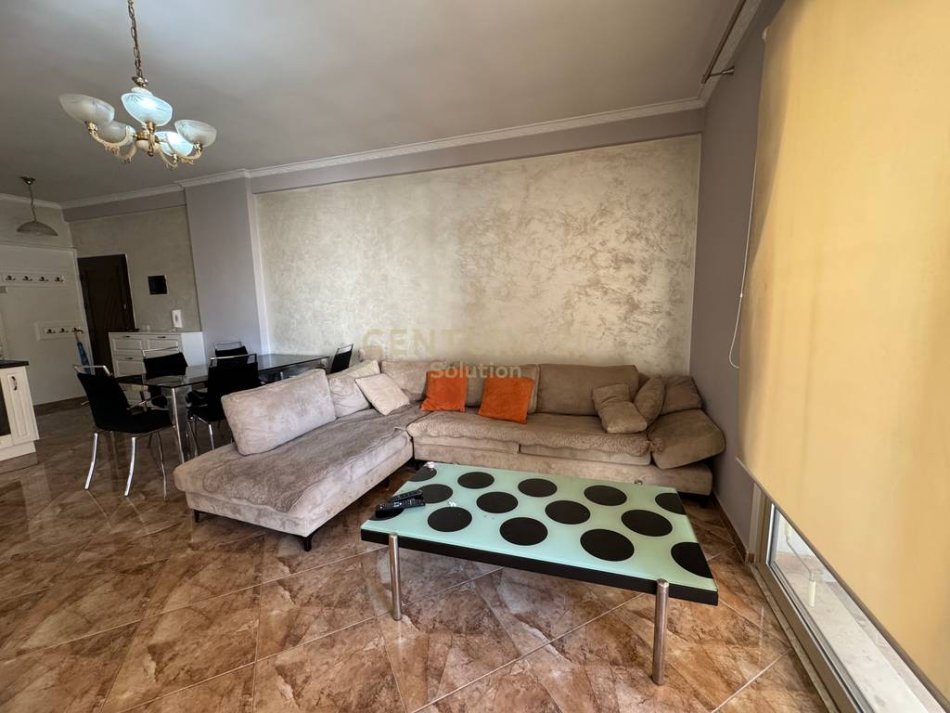 Tirane, jepet me qera apartament 2+1 Kati 4, 100 m² 550 € 