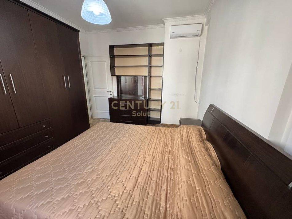 Tirane, jepet me qera apartament 2+1 Kati 4, 100 m² 550 € 