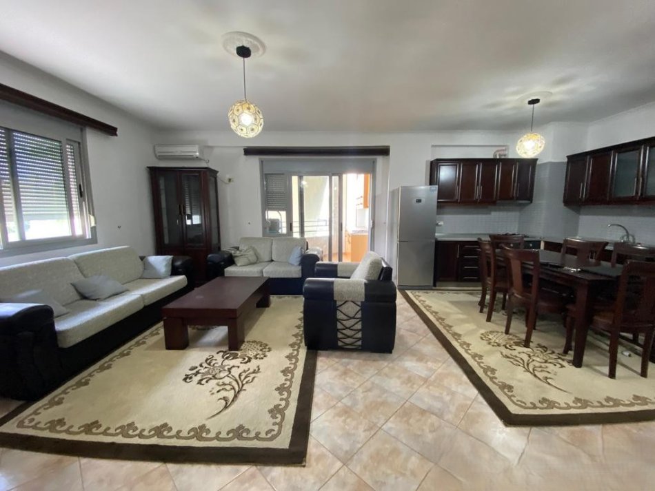 Tirane, jepet me qera apartament 3+1+Ballkon Kati 3, 110 m² 450 € 