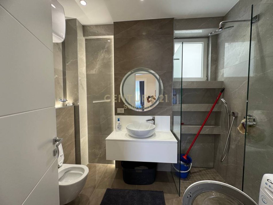 Tirane, shitet apartament 2+1+Ballkon Kati 3, 105 m² 299.000 € (Liqeni i Thate)