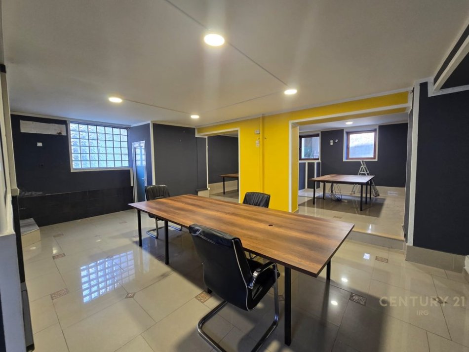 Tirane, jepet me qera zyre Kati 0, 180 m² 700 € (prane Kompleksit Grand, Tregu Elektrik )