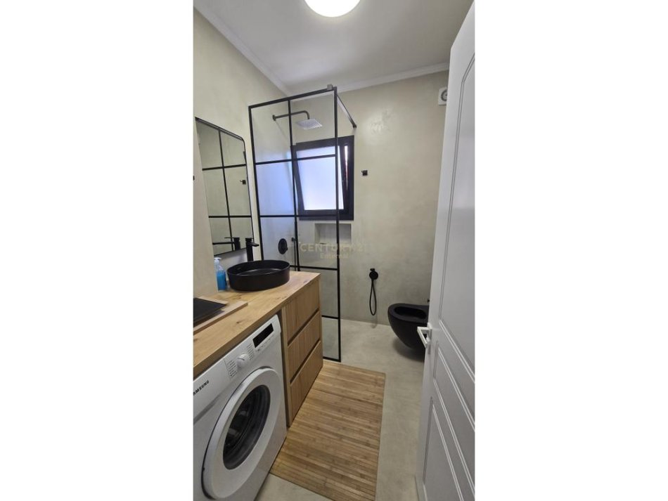 Tirane, jepet me qera apartament 2+1 Kati 5, 86 m² 850 € (Pazari i Ri)