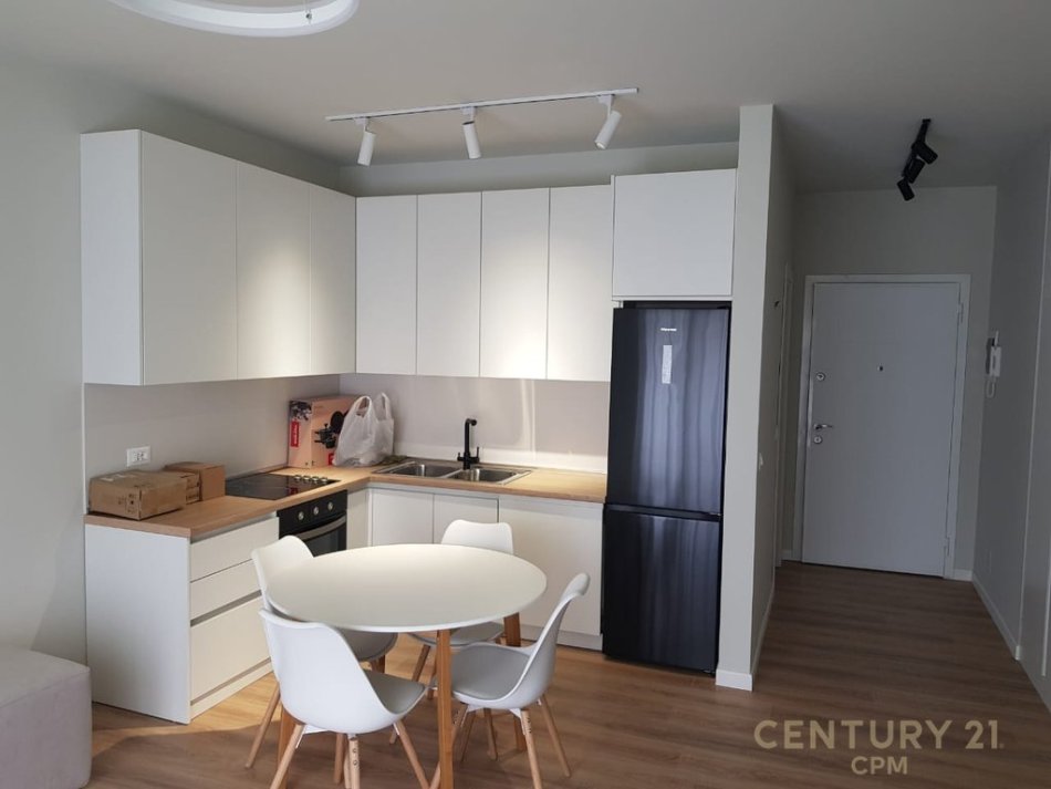 Tirane, jepet me qera apartament 2+1+post parkimi Kati 2, 750 m² 750 € (rezidenca Kodra e Diellit)