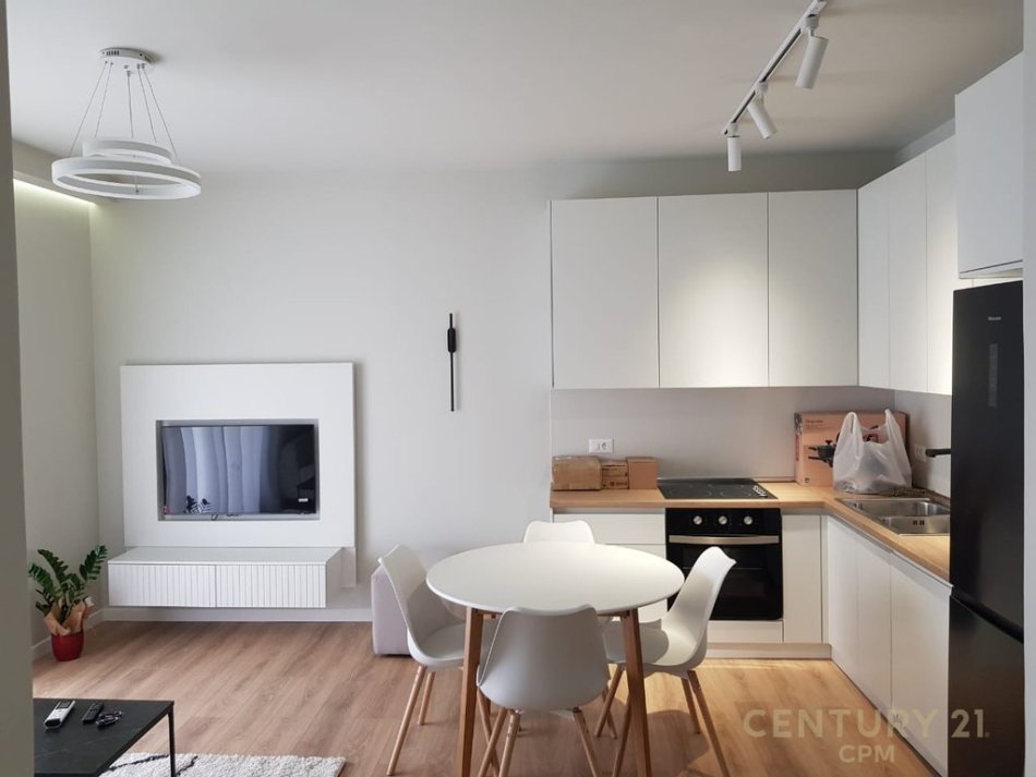 Tirane, jepet me qera apartament 2+1+post parkimi Kati 2, 750 m² 750 € (rezidenca Kodra e Diellit)