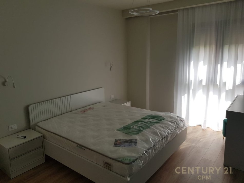Tirane, jepet me qera apartament 2+1+post parkimi Kati 2, 750 m² 750 € (rezidenca Kodra e Diellit)