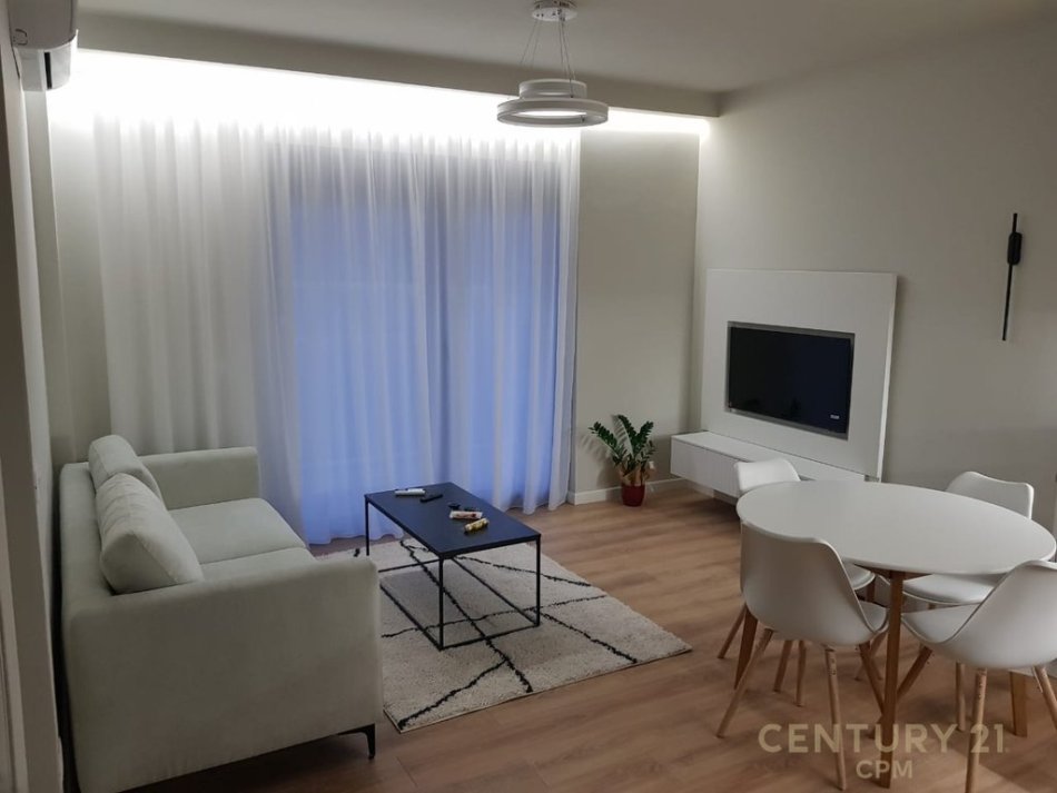 Tirane, jepet me qera apartament 2+1+post parkimi Kati 2, 750 m² 750 € (rezidenca Kodra e Diellit)