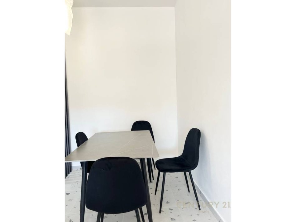 Tirane, jepet me qera apartament 1+1 Kati 3, 65 m² 450 € (5 maj)