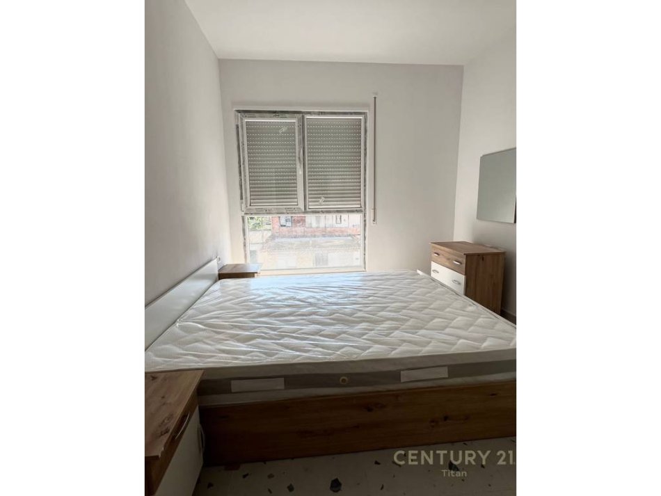 Tirane, jepet me qera apartament 1+1 Kati 3, 65 m² 500 € (“5 Maji”)