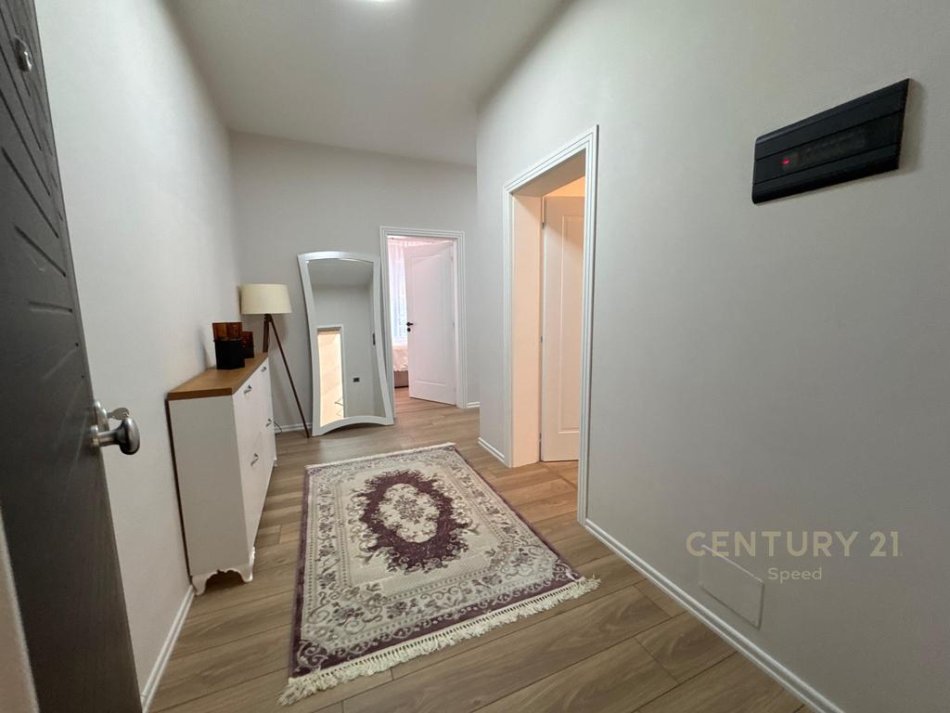 Tirane, jepet me qera apartament 2+1 Kati 2, 110 m² 800 € 