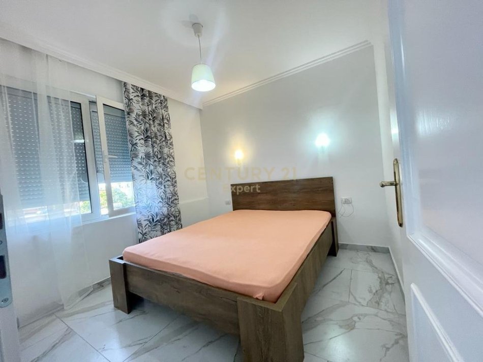 Tirane, jepet me qera apartament 1+1 Kati 3, 82 m² 650 €
