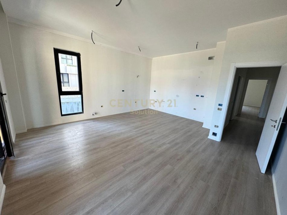 Tirane, shitet apartament 2+1 Kati 4, 111 m² 297.000 € (21 Dhjetori)