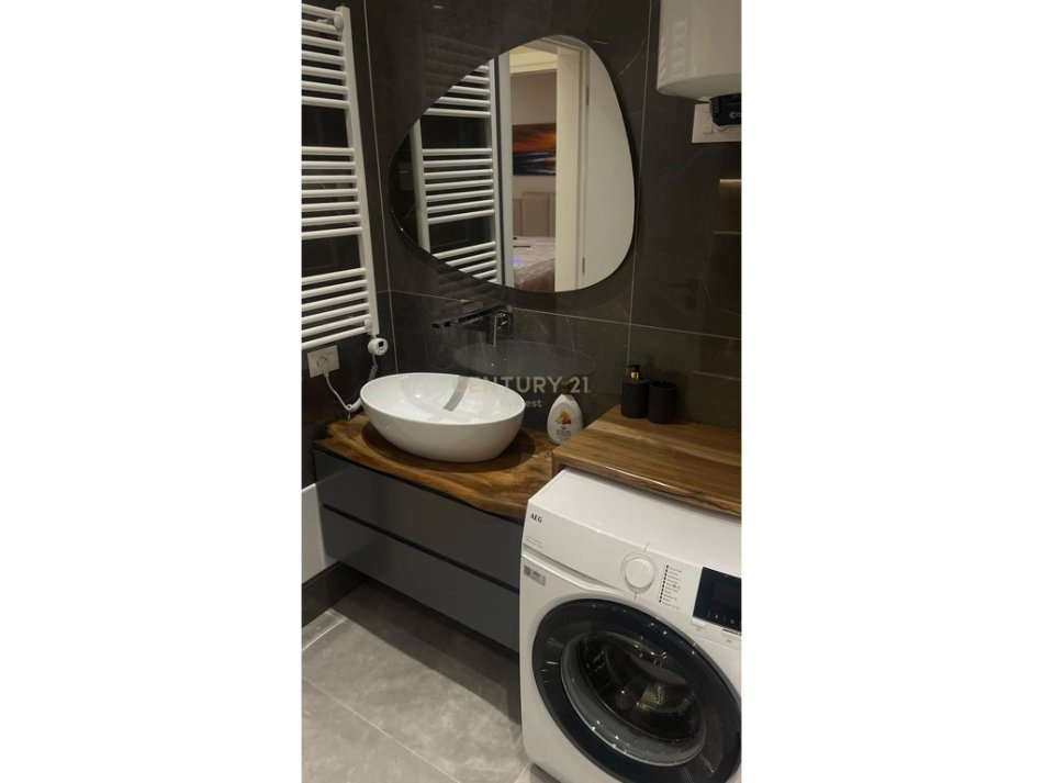 Tirane, jepet me qera apartament 2+1 Kati 2, 116 m² 1.500 € (LIQENI I THATE)