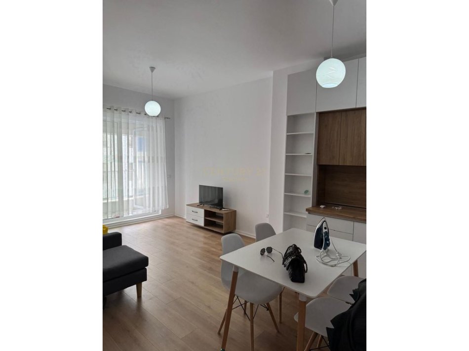 Tirane, jepet me qera apartament 1+1 Kati 5, 60 m² 370 € (Rezidenca Kaimi.)