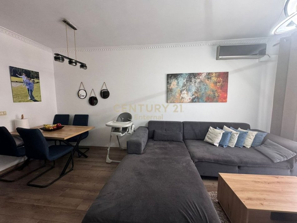 Tirane, shitet apartament 2+1 Kati 3, 104 m² 155.000 € (Fresk)