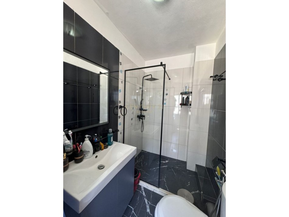 Tirane, shitet apartament 2+1 Kati 3, 104 m² 155.000 € (Fresk)
