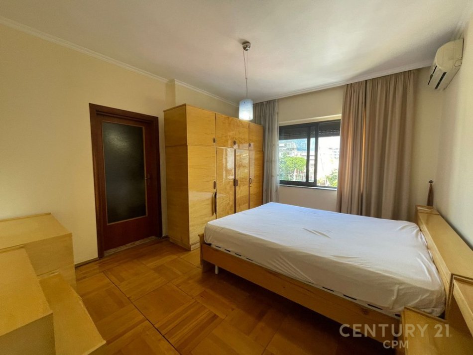 jepet me qera , 500 €