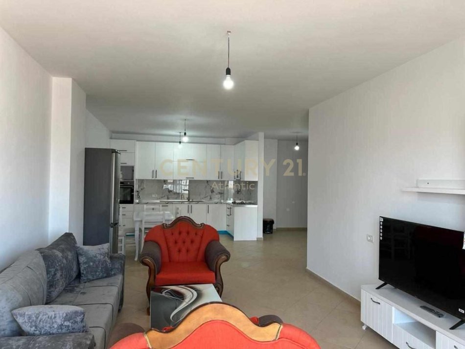Durres, jepet me qera apartament 1+1 Kati 5, 82 m² 350 € (Stadiumi në Durrës)