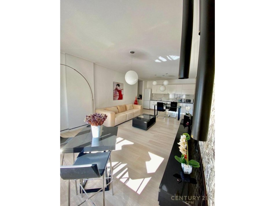 Tirane, jepet me qera apartament 1+1 Kati 7, 77 m² 650 € (Rruga Margarita Tutulani)