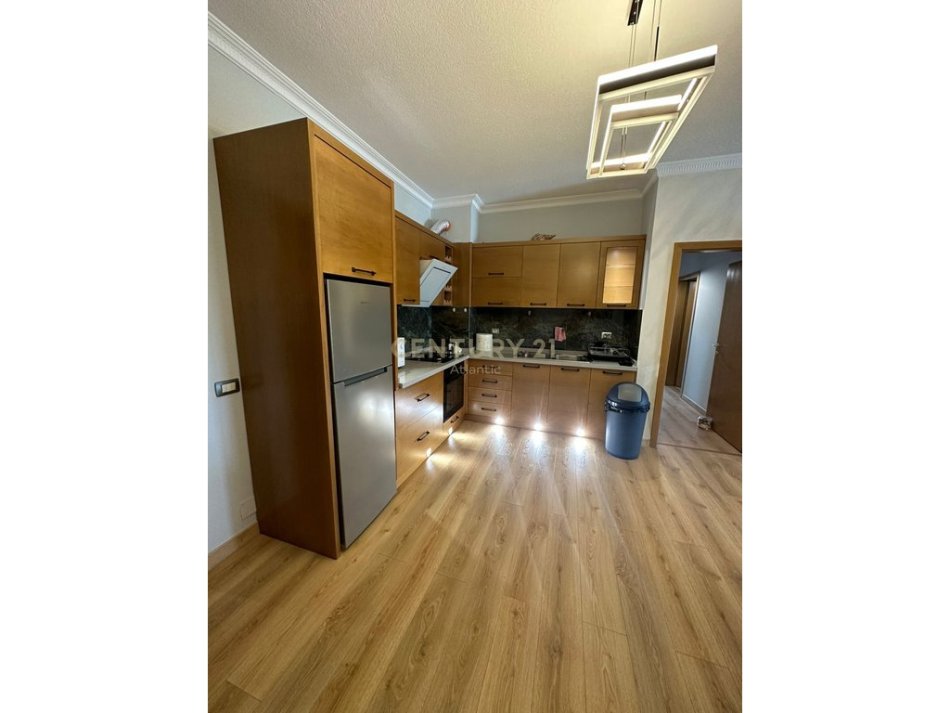 Durres, jepet me qera apartament 3+1+Ballkon Kati 4, 130 m² 1.200 € (Liqeni i Thatë, Tirane!)