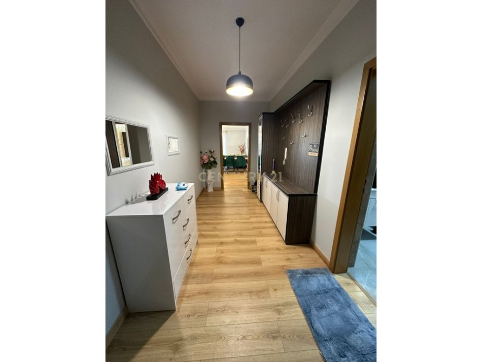 Durres, jepet me qera apartament 3+1+Ballkon Kati 4, 130 m² 1.200 € (Liqeni i Thatë, Tirane!)
