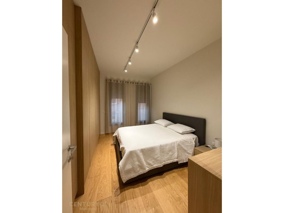 Tirane, jepet me qera apartament 2+1 Kati 3, 103 m² 1.200 € (Rruga e Kosovareve)