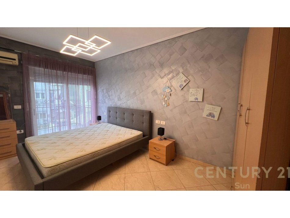 Tirane, shitet apartament 2+1+Ballkon , 98 m² 190.000 € (Ish Parku)