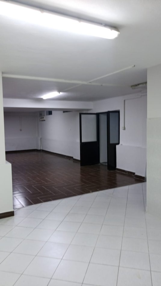 Tirane, jepet me qera ambjent biznesi Kati -1, 109 m² 350 € (Ish Nisharaku)