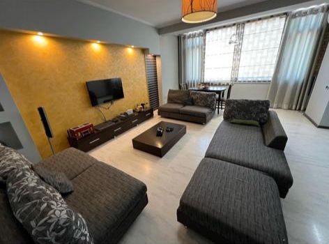 Tirane, jepet me qera apartament 2+1+BLK Kati 2, 90 m² 700 Euro (Myslym Shyr)