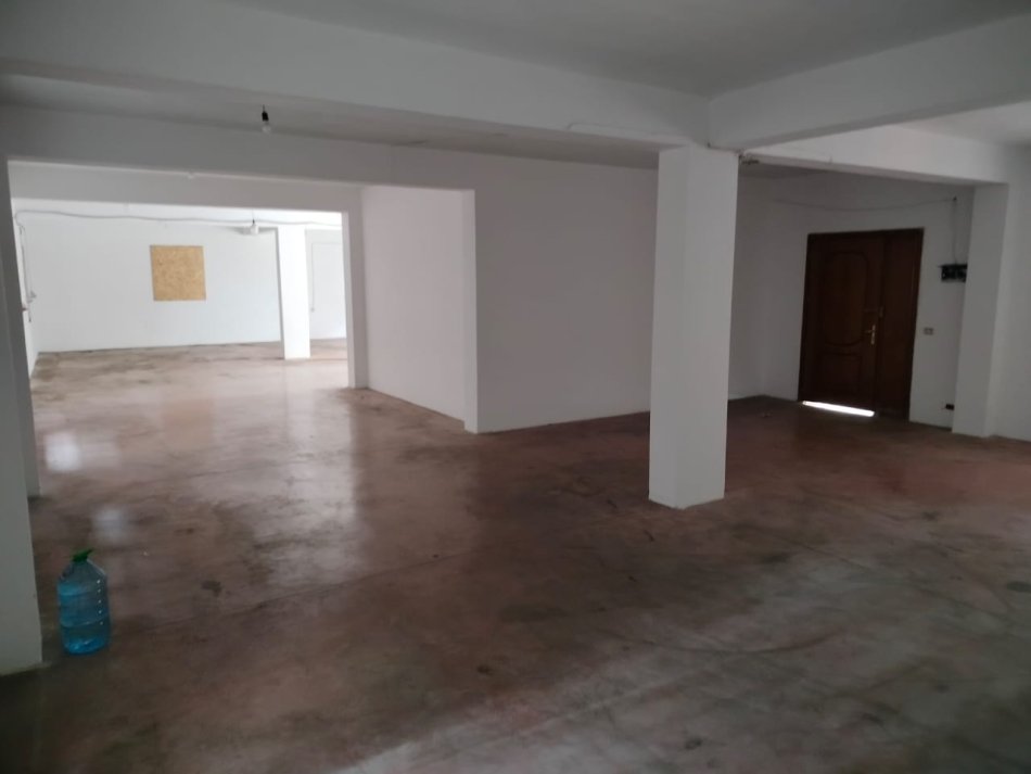 Tirane, jepet me qera magazine , , 200 m² 600 € (Astir)