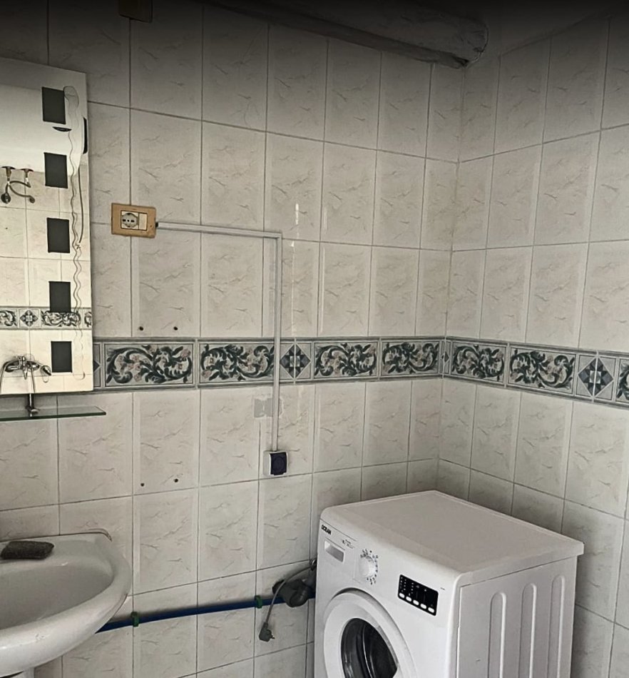 Tirane, jepet me qera apartament 1+1+Ballkon Kati 1, 58 m² 350 € (Rruga teodor Keko ,Kat Vile me parkim)