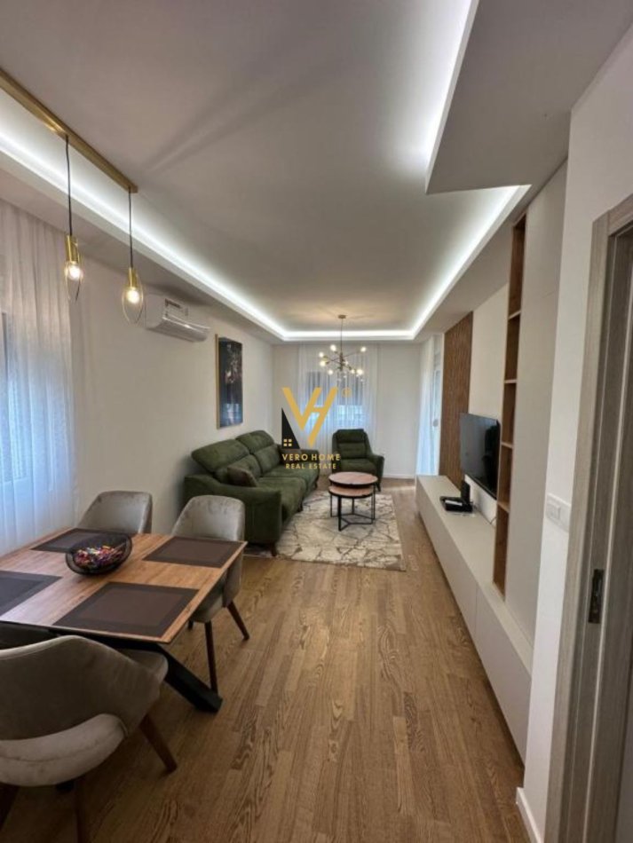 Tirane, shitet apartament 1+1+Ballkon Kati 10, 68 m² 168.000 € (KOMUNA E PARISIT)