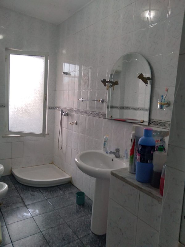 Tirane, jepet me qera apartament 2+1+A+BLK Kati 4, 100 m² 400 Euro (Komuna e parisit,Stadiumi Dinamo)
