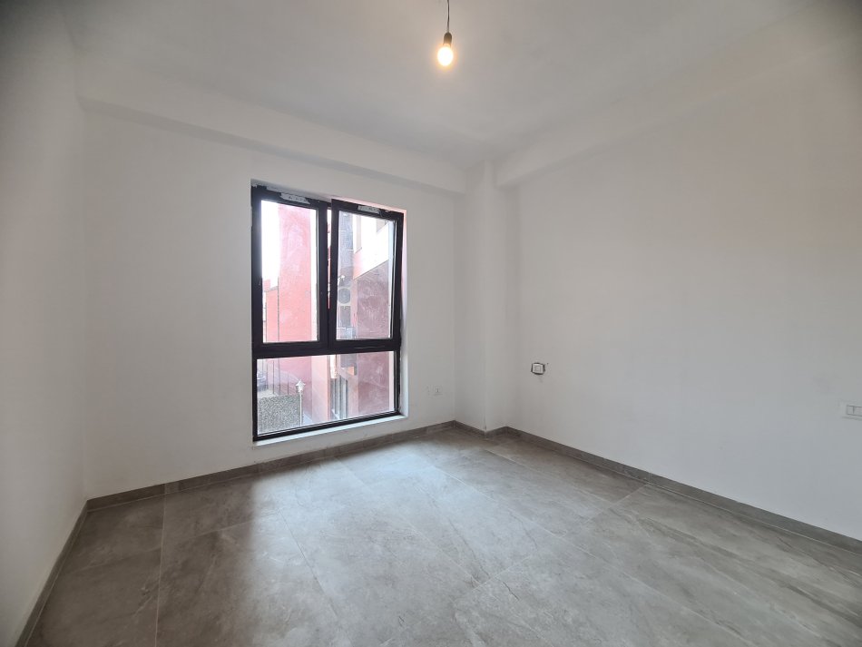 Tirane, shitet apartament 2+1+Ballkon Kati 1, 97 m² 225.000 € (Rruga Myslym Shyri)