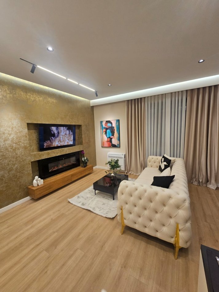 Super Apartament 2+1 ne shitje ne Qender tek pazari i ri (265,000 Euro)