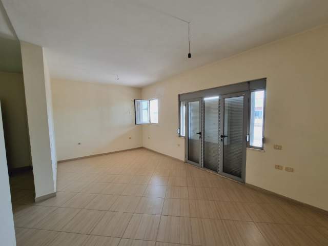 Tirane, shitet apartament 2+1+BLK Kati 8, 166 m² 90.000 Euro (Besim Alla - Yzberisht - Pallatet Cabej, Shqipëri)