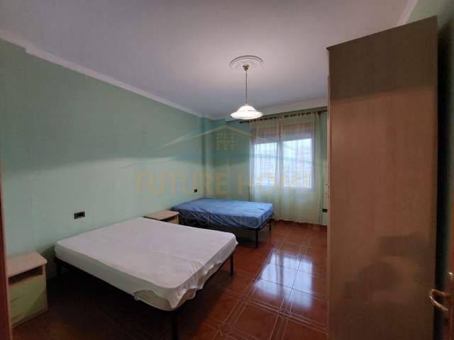Durres, jepet me qera apartament Kati 5, 200 m² 600 Euro (ISH RAJONI,DURRES)