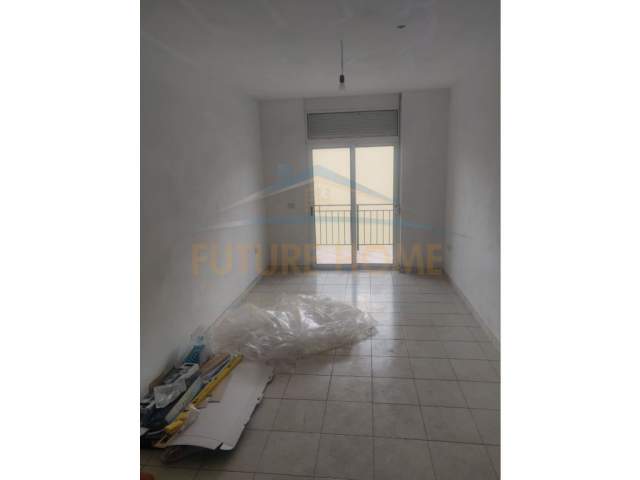 Durres, shitet apartament 2+1+BLK Kati 5, 80 m²