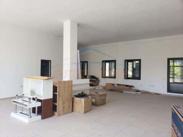 Durres, jepet me qera ambjent biznesi Kati 2, 140 m² 600 Euro (SPITALI AMERIKAN)