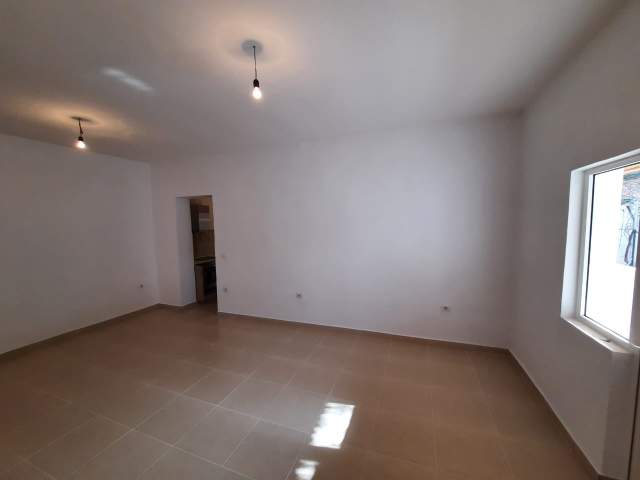 Tirane, jepet me qera shtepi 1+1+A+BLK Kati 1, 85 m² 240 Euro (Rruga Don Bosko)