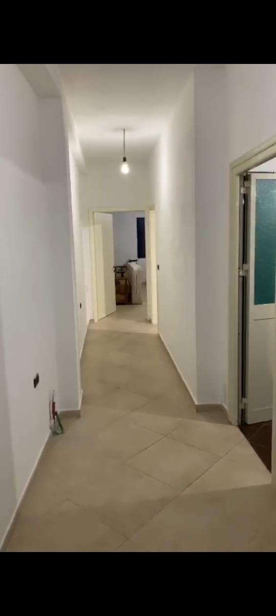 Tirane, jepet me qera apartament 1+1 Kati 2, 95 m² 250 Euro (rruga ali shefqet)