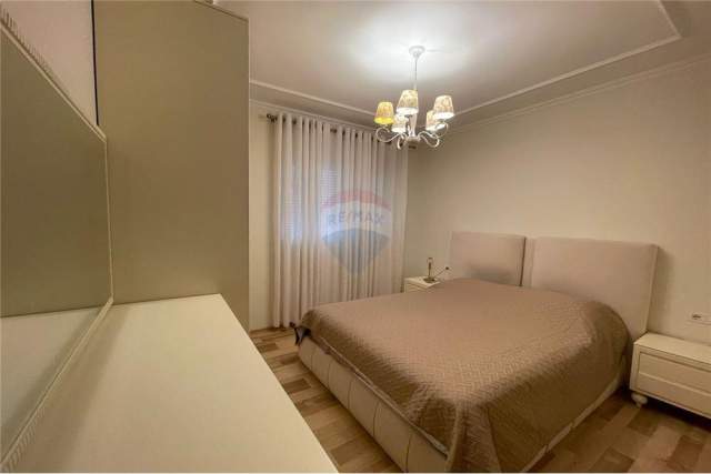 Tirane, jepet me qera apartament 3+1+BLK 105 m² 800 Euro